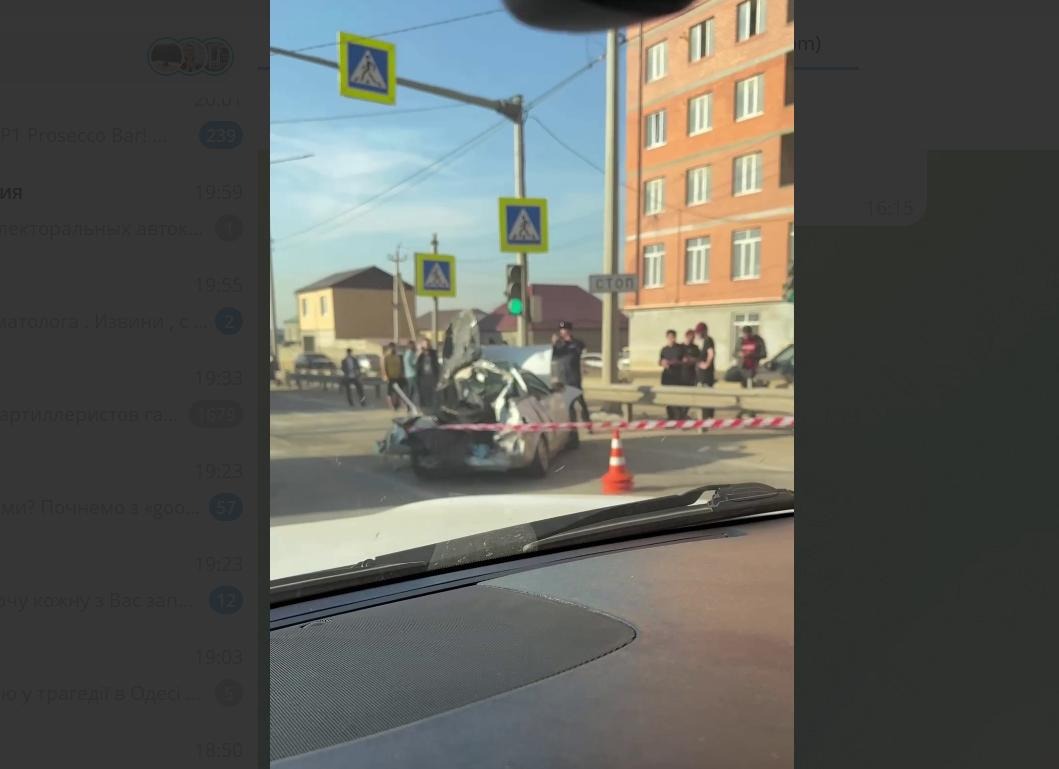 В Махачкале бронетранспортер врезался в автомобиль