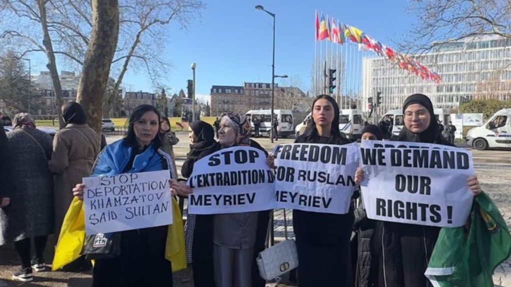 Во Франции прошла акция с призывом не депортировать в Россию уроженцев Чечни и Ингушетии