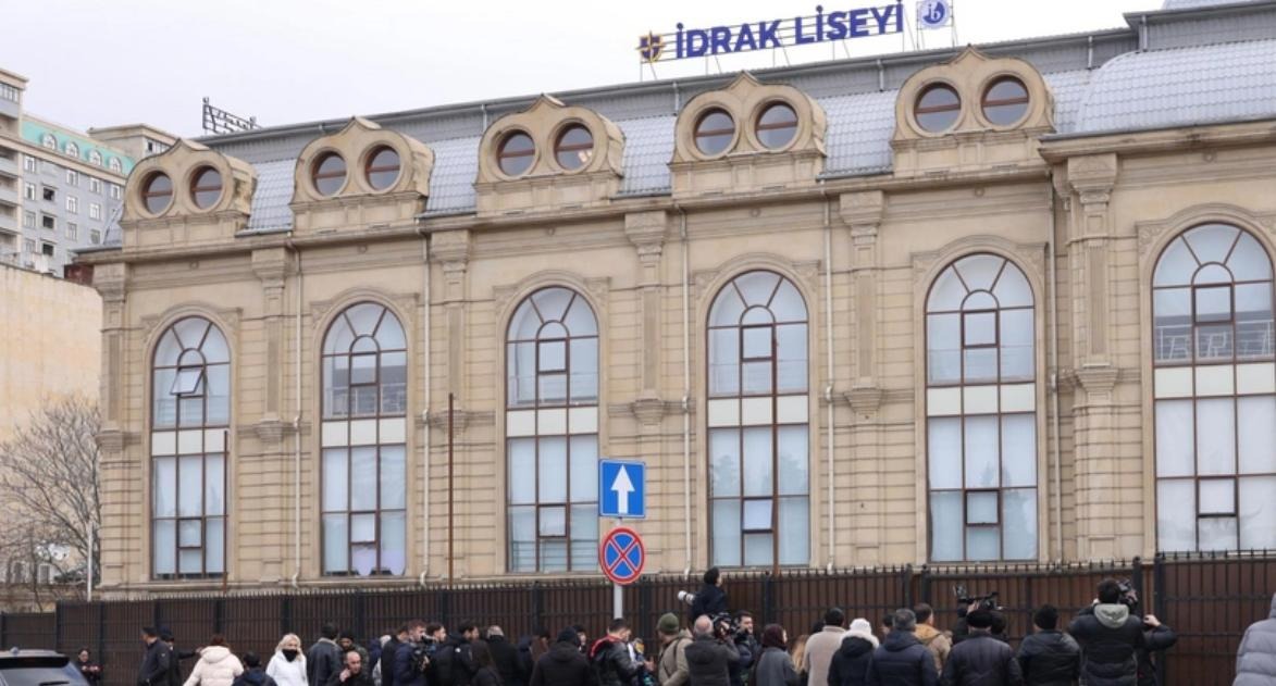 В Баку старшеклассник выстрелил из ружья в учительницу