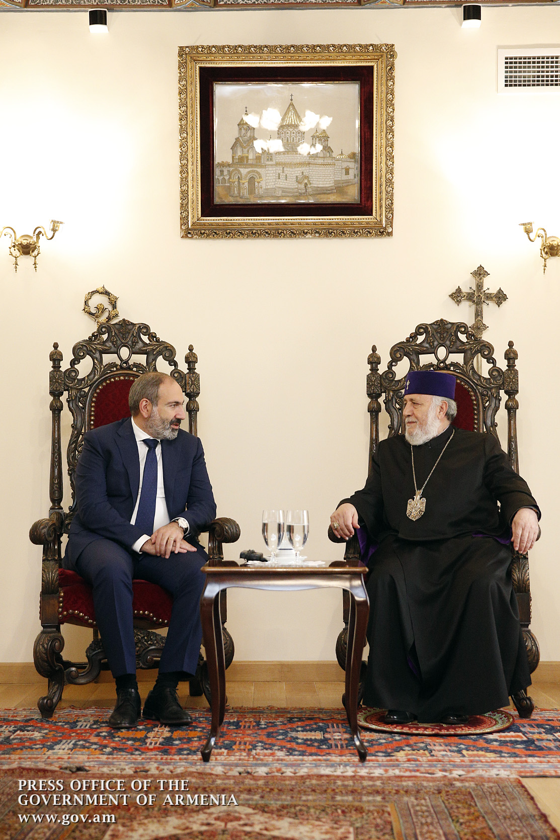 «Священная борьба»: в Армении разгорелся конфликт между светской и духовной властями