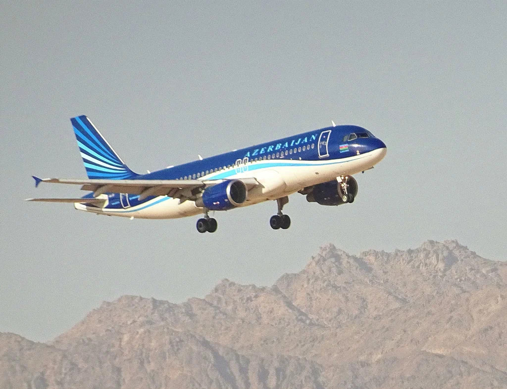 Азербайджан эвакуировал из Ирана почти 3 тысячи человек