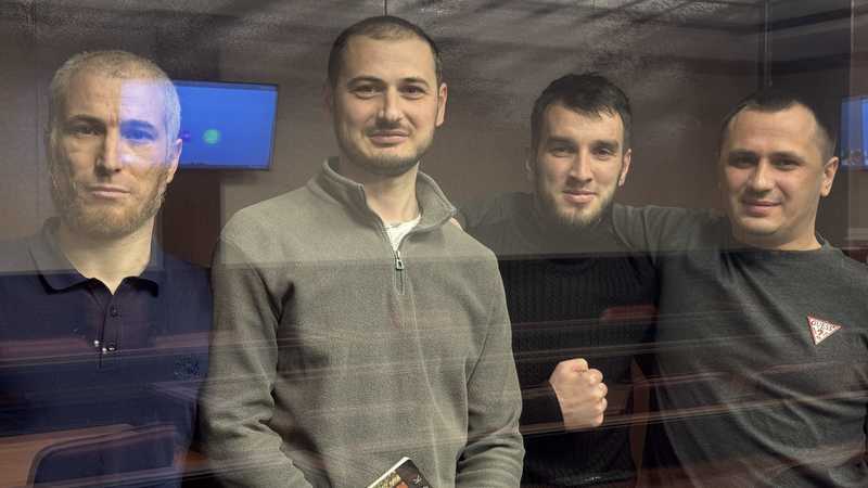 Группе крымскотатарских политзаключенных продлили арест