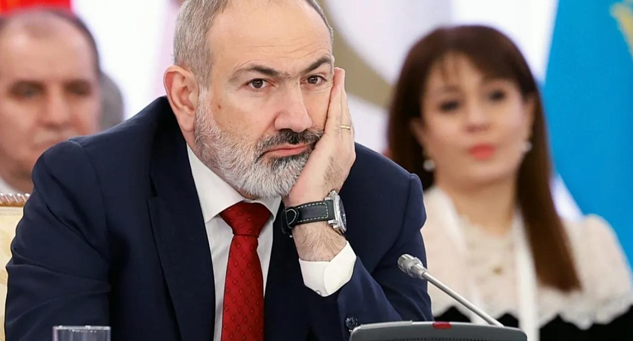 Премьер-министр Армении дебютирует в качестве музыканта 