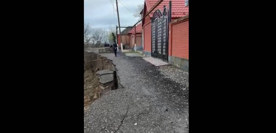 В некоторых районах Чечни продолжаются оползни из-за наводнения