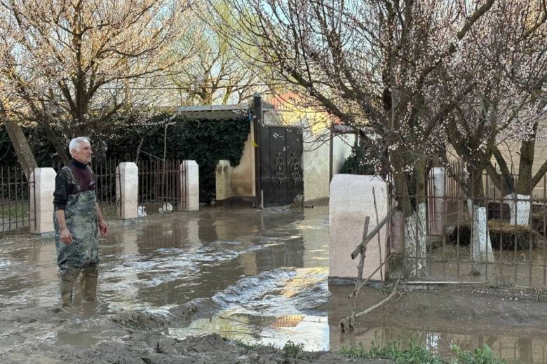 Жителей подтопленных районов Дагестана срочно вакцинируют, в Каспийске зафиксировано массовое отравление водой