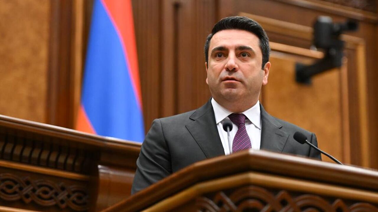 Спикер парламента Армении обвинил Россию в попытках смены власти