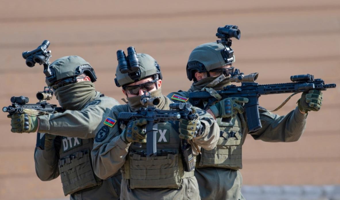 Власти Азербайджана отчитались о задержании предполагаемых террористов, планировавших атаку на посольство Израиля
