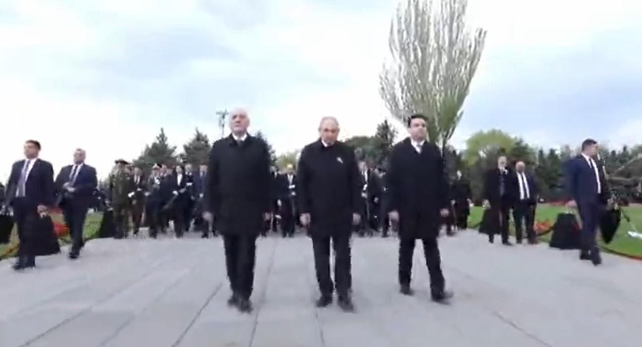 Руководство Армении почтило память жертв геноцида, Пашинян призвал не политизировать трагедию