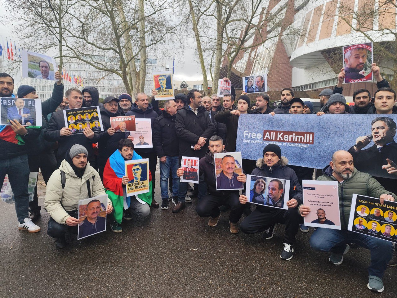 Во Франции азербайджанские политэмигранты выразили протест против нарушений прав человека