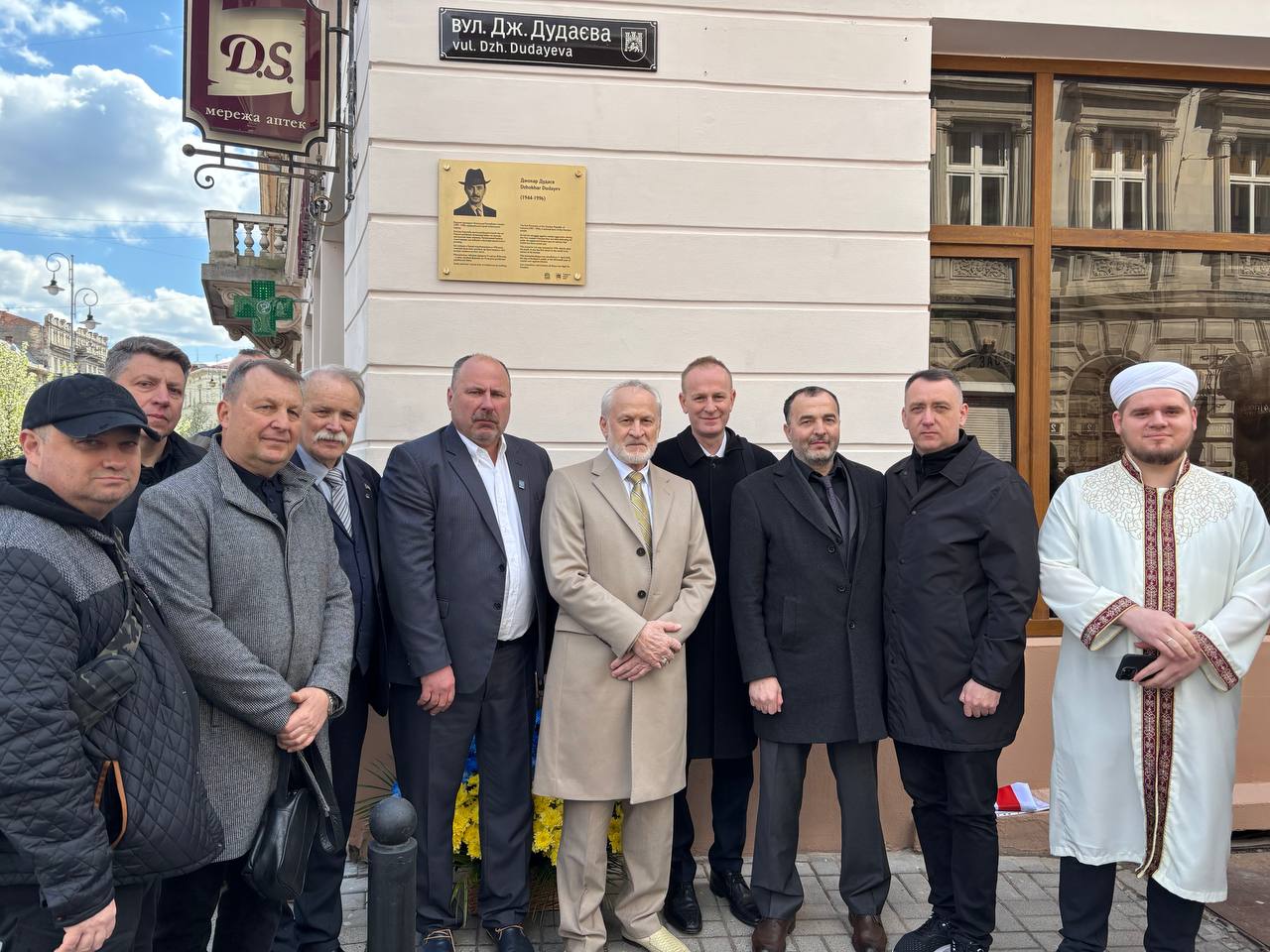 В Украине установили новую мемориальную доску в честь Джохара Дудаева