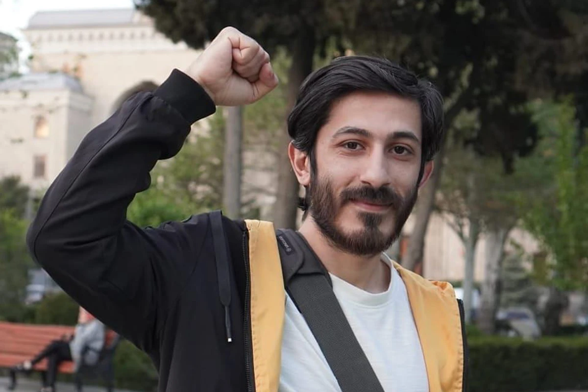 Азербайджанский политзаключенный не выходит на связь с родными.