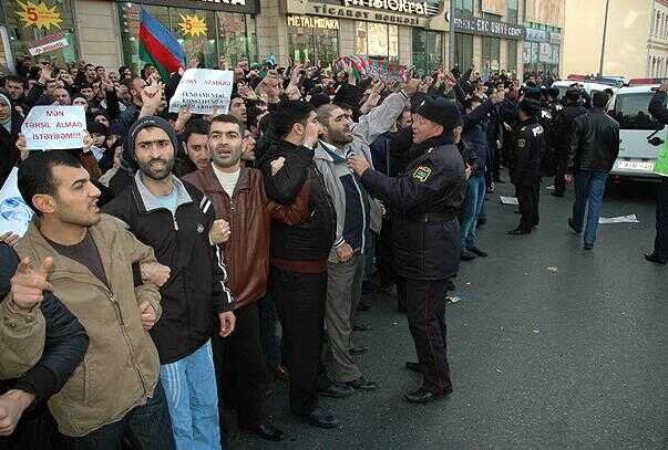 В Баку арестовали 37 участников протестов против ограничений на ношение хиджаба в школах