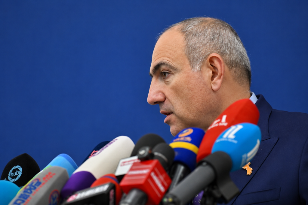 Пашинян допустил досрочные выборы из-за реформы Конституции и назвал сроки заключения мира с Азербайджаном