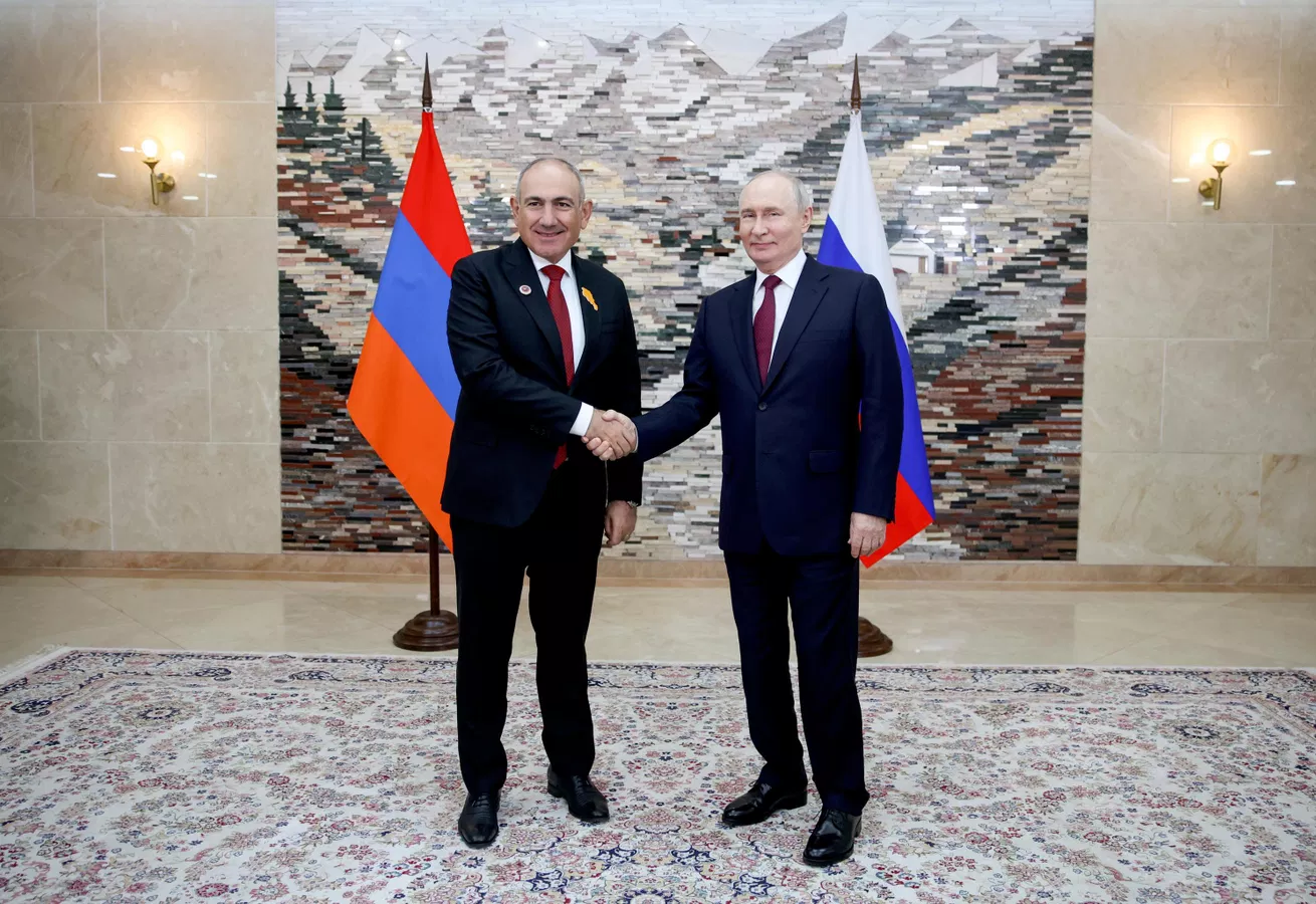 Эксперт объяснил несовместимость позиций Москвы и Еревана по референдуму о вступлении Армении в ЕС