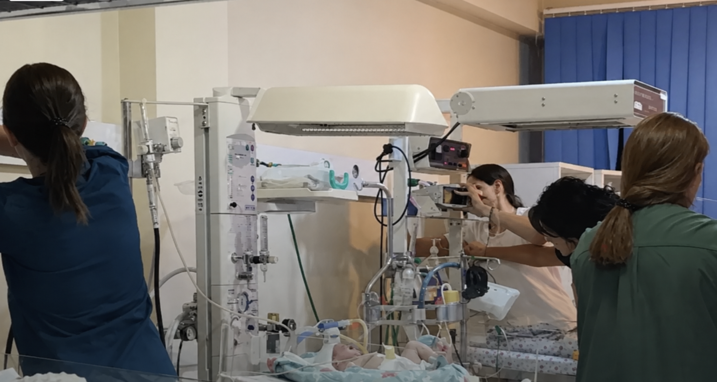 В Ереване новорожденную девочку нашли под металлическими листами на детской площадке