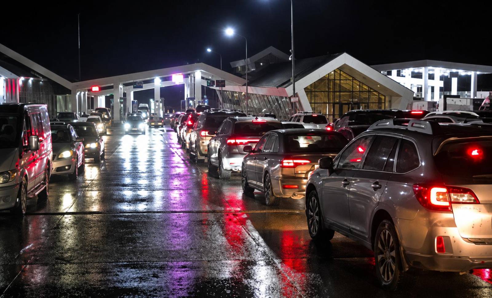Queues at Verkhny Lars border crossing emerge amid rumours of a new mobilisation in Russia