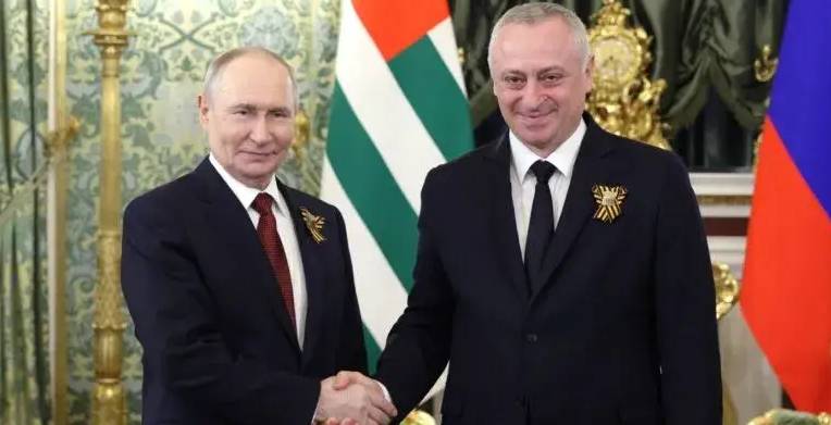 Putin Congratulates Abkhazian Leader and Reaffirms Russia’s Support for Sukhum