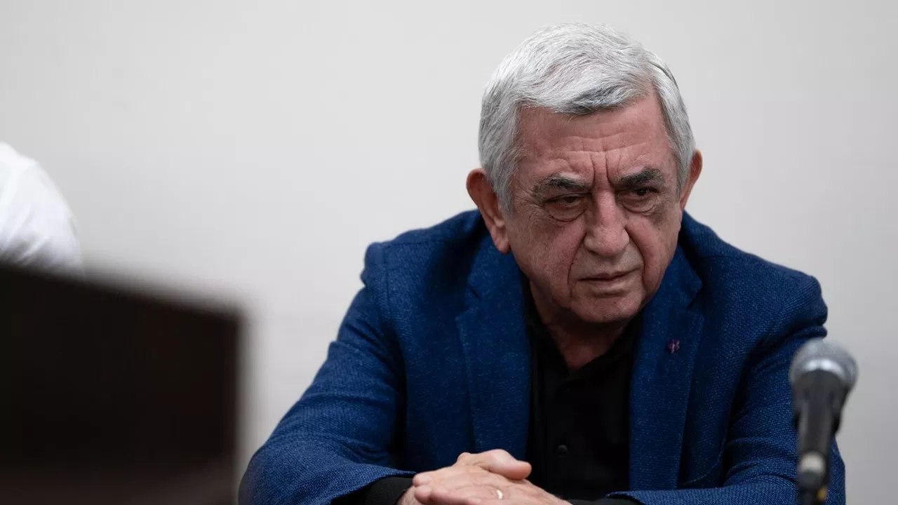 Сержа Саргсяна оставили на свободе, но запретили покидать Армению