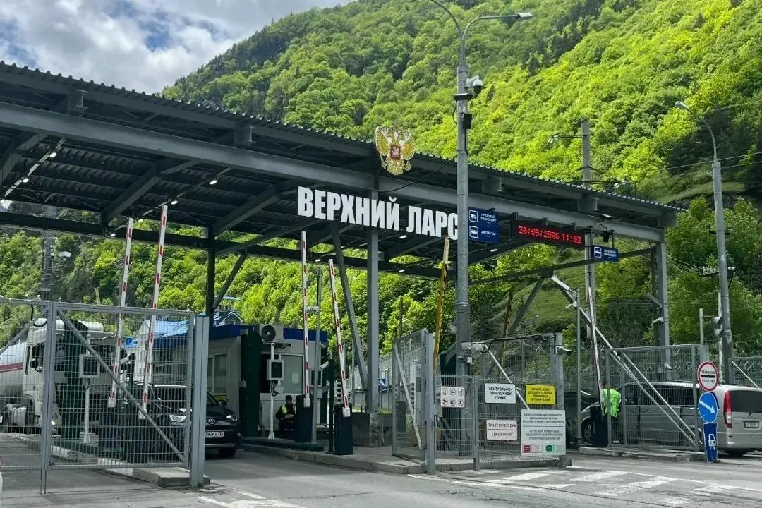 Hour-long queues have formed at the Russian-Georgian border: over 20,000 people have passed through Verkhniy Lars