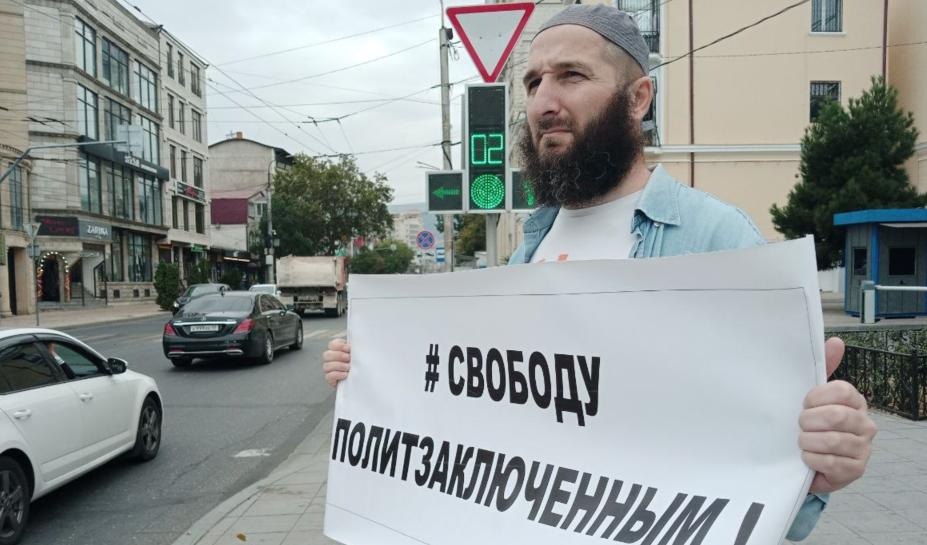 Dagestani journalist gets back equipment confiscated during search