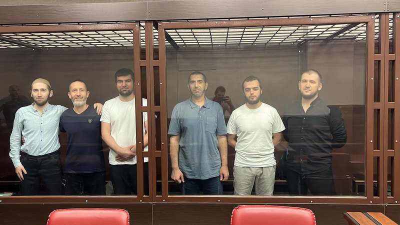After an hour, Crimean Tatar political prisoners were able to see their relatives