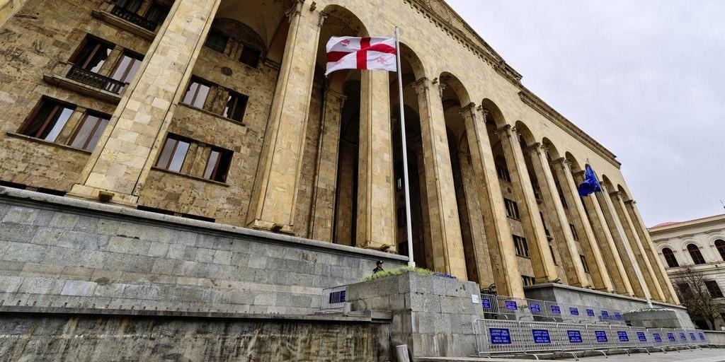 В ООН раскритиковали принимаемый в Грузии закон об иноагентах.