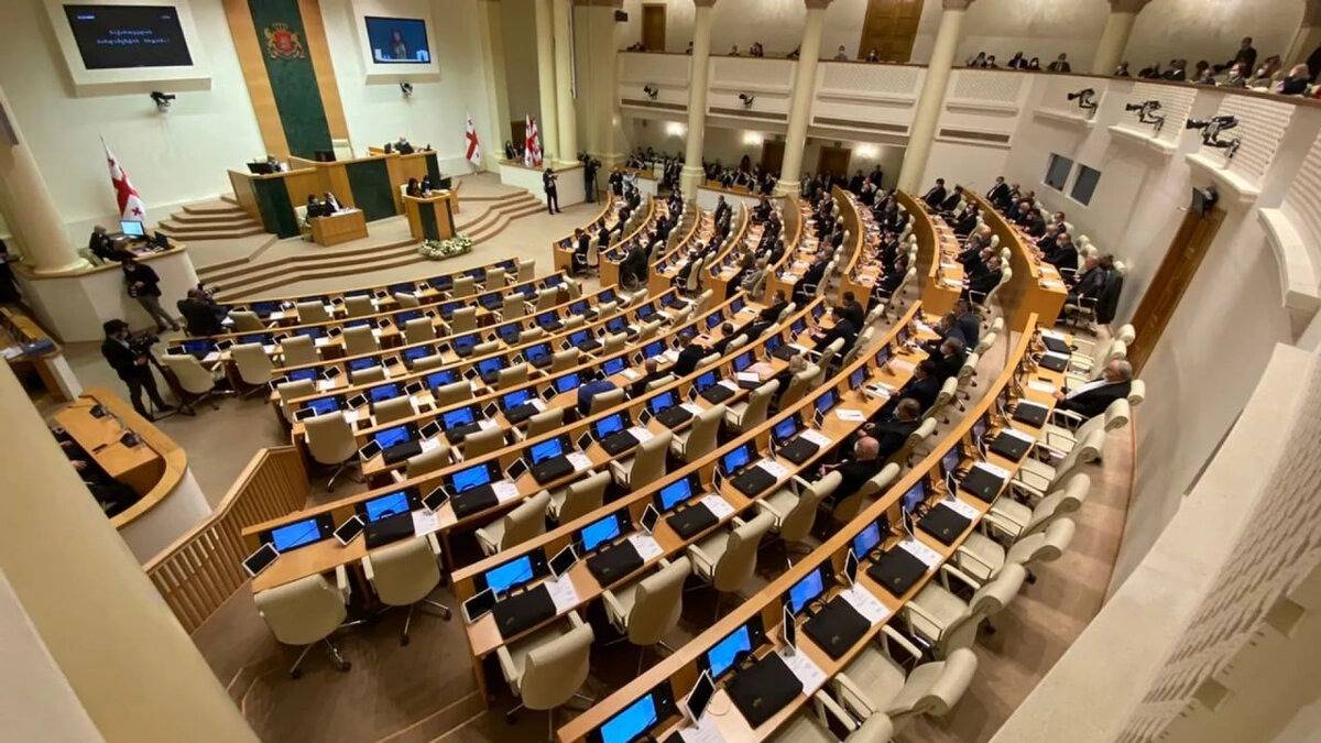 In the Georgian parliament, ruling deputies approved in the first reading the bill on foreign agents, which caused mass protests